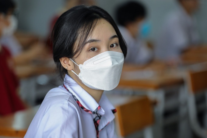 Thí sinh thi tốt nghiệp tại hội đồng thi THCS Trần Văn Ơn, quận 1, ngày 7/7/2022. Ảnh: Quỳnh Trần