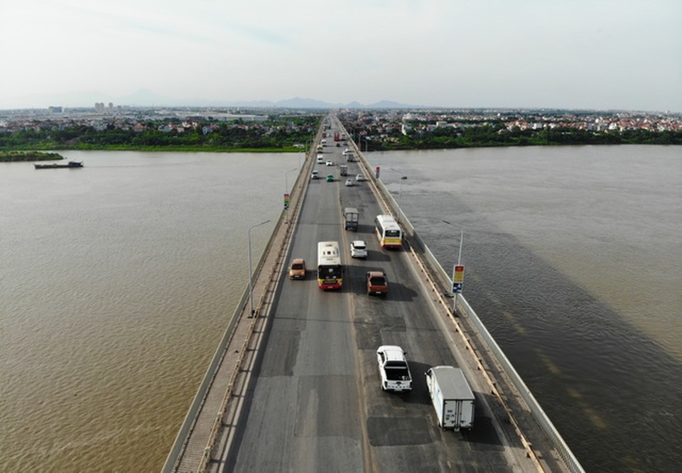 Hà Nội: Dùng vật liệu làm đường đua xe F1 để sửa chữa mặt cầu Thăng Long - 1 Hà Nội: Dùng vật liệu làm đường đua xe F1 để sửa chữa mặt cầu Thăng Long - 1