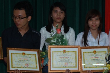 Nghị lực vượt khó của nữ sinh mồ côi