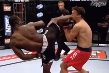 Xem lại những cú "knock-out" đáng sợ ở giải đấu hấp dẫn nhất hành tinh