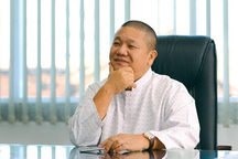 Đại gia đi tu phát ngôn "sốc"; phó chủ tịch TPBank từ nhiệm nhiều vị trí