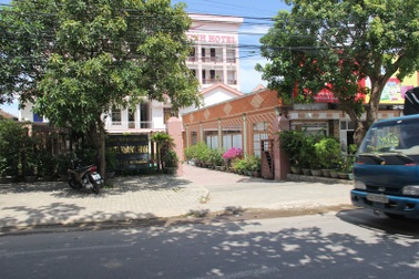 Kỷ luật khiển trách nữ cán bộ Ủy ban kiểm tra tỉnh bị tố quan hệ bất chính