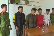 Hai nhóm trai làng mang hung khí hỗn chiến