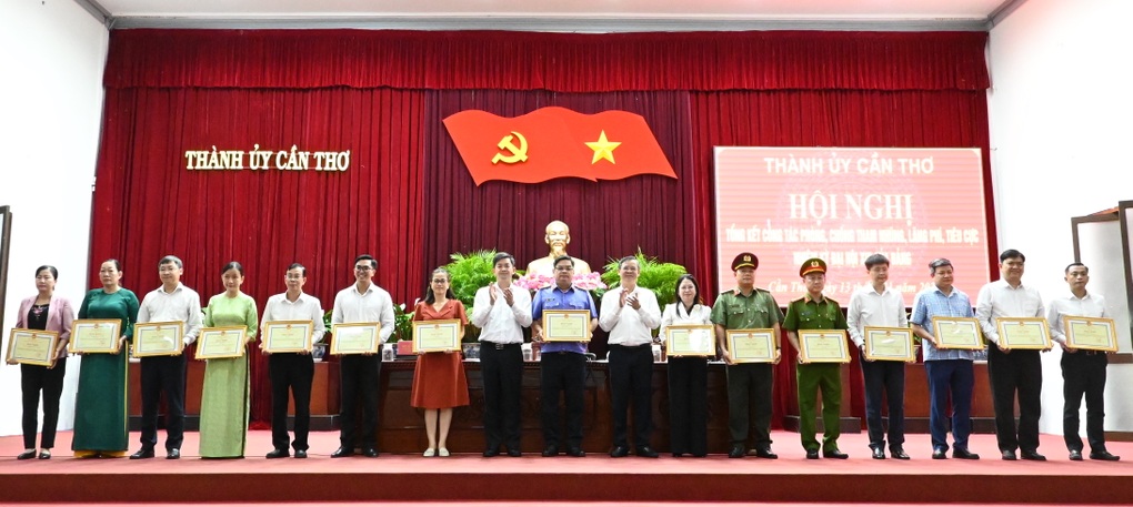 ប្រឆាំងអំពើពុករលួយដោយស្មារតីគ្មានតំបន់ហាមឃាត់ គ្មានករណីលើកលែង - ២ Phòng chống tham nhũng với tinh thần không vùng cấm, không ngoại lệ - 2