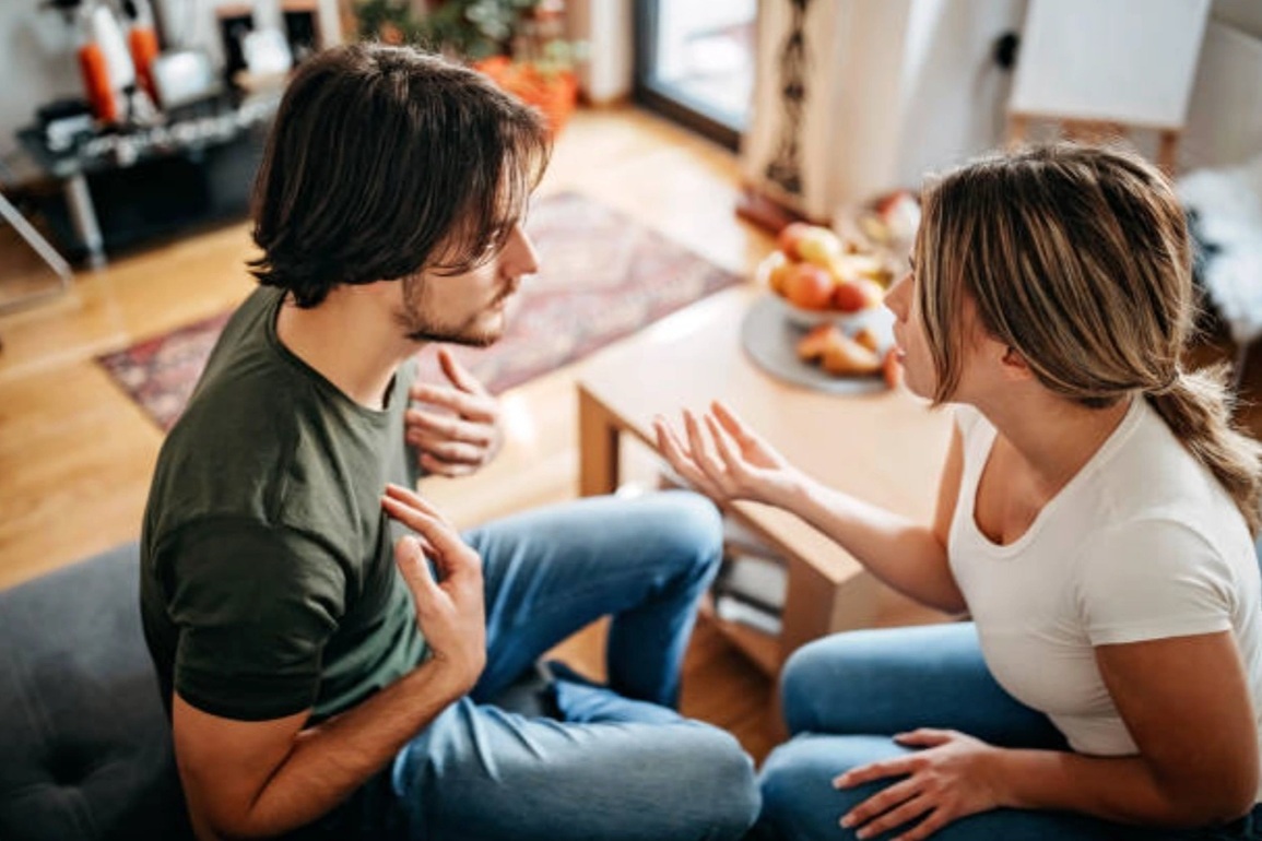 Vừa ly hôn chồng đã có người mới, đưa ra yêu cầu quá sức với vợ cũ - 1 Vừa ly hôn chồng đã có người mới, đưa ra yêu cầu quá sức với vợ cũ - 1