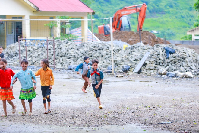 Giáo viên vùng cao vui mừng sau 2 năm có phòng học và nhà công vụ mới - 15 Giáo viên vùng cao vui mừng sau 2 năm có phòng học và nhà công vụ mới - 15