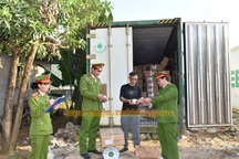 Cận Tết, bắt gần 50 tấn thịt trâu và khuỷu chân lợn không nguồn gốc