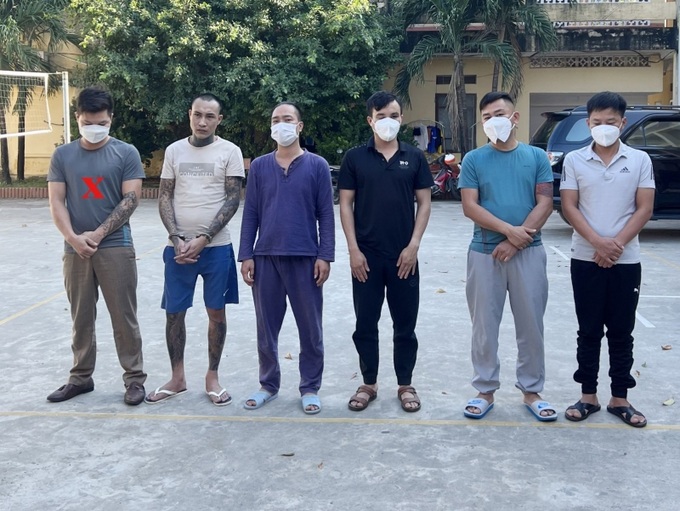 Trịnh Xuân Anh ( dấu x) và các đối tượng trong ổ nhóm tín dụng đen bị bắt giữ (Ảnh: Công an Thanh Hóa)