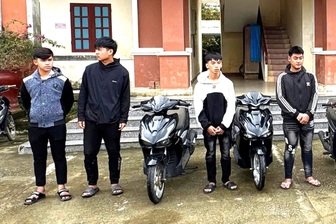 Khởi tố nhóm đối tượng mang hung khí đi truy đánh người