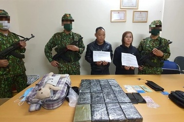 Đặc nhiệm bắt 2 đối tượng, thu giữ 32 bánh heroin