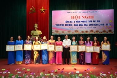 Những nữ giáo viên “gánh trọn hai vai”