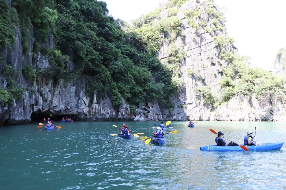 Chèo thuyền Kayak D243269378_1503080053392897_7714470827156694368_n.jpg