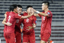 Chuyên gia: "HLV Troussier có lý khi không dùng Hoàng Đức, Hùng Dũng"