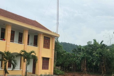 Gãy cột phát thanh, 2 công nhân đài huyện tử vong