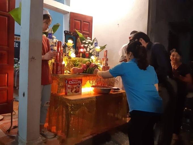 Dân làng đẫm nước mắt, 7 đám tang trên phố có 8 cháu bị đuối nước ở Hòa Bình - Ảnh 2. Dân làng đẫm nước mắt, 7 đám tang trên phố có 8 cháu bị đuối nước ở Hòa Bình - Ảnh 2.