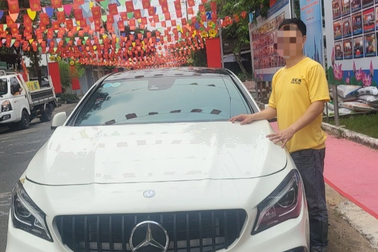 Tài xế ô tô Mercedes phóng 210km/h dùng bằng lái hết hạn