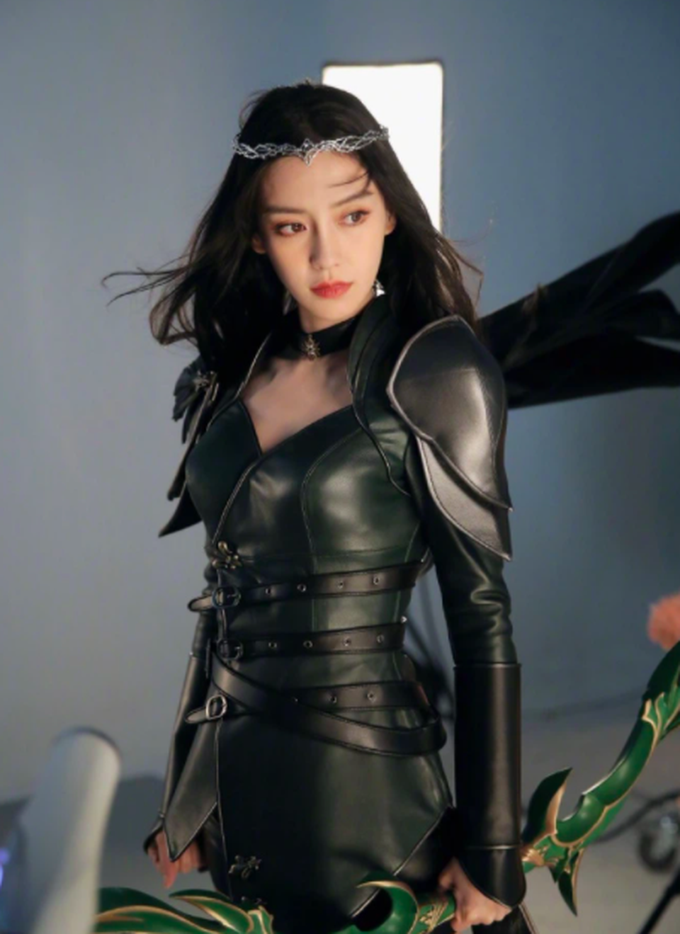 Cận cảnh vẻ đẹp lai quyến rũ của Angelababy trong hậu trường - 7 Cận cảnh vẻ đẹp lai quyến rũ của Angelababy trong hậu trường - 7