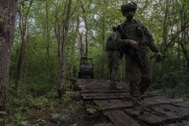 Ukraine nói cuộc phản công bí mật buộc Nga rút đơn vị tinh nhuệ hàng đầu