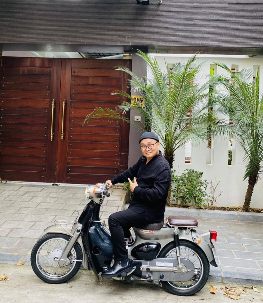 Vua hề chèo Xuân Hinh tuổi 63: Cuộc sống an nhàn, về hưu đào ao câu cá - 9 Vua hề chèo Xuân Hinh tuổi 63: Cuộc sống an nhàn, về hưu đào ao câu cá - 9