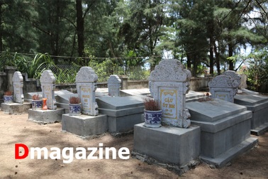 Điều đặc biệt trên các ngôi mộ ở nghĩa địa cá voi