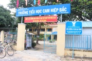 Phụ huynh tố trường thu “vượt mức”, trường bảo “đúng quy trình”