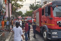 Giải cứu hai nạn nhân khỏi đám cháy nhà ngày mùng 1 Tết