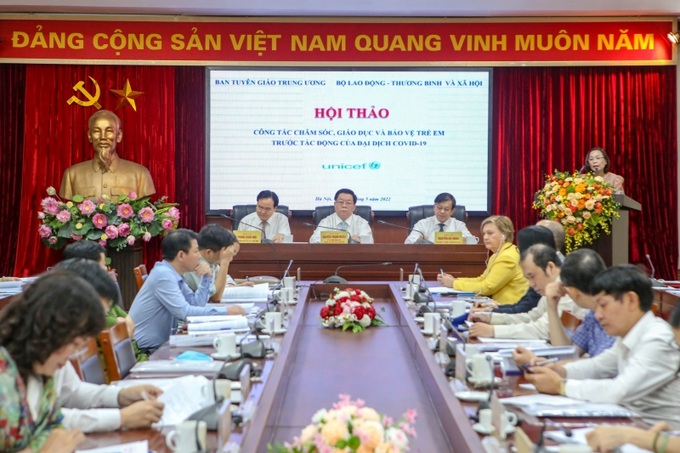 Các đại biểu tham dự hội thảo.