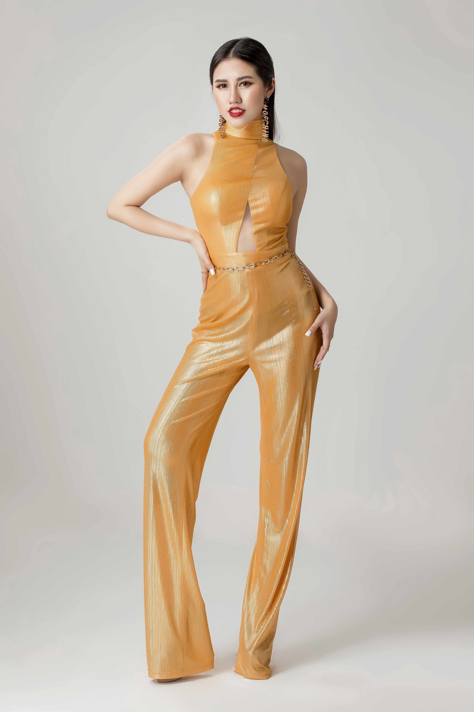 Emily Hồng Nhung đọ dáng cùng Karen trong bộ ảnh Giáng sinh - 8