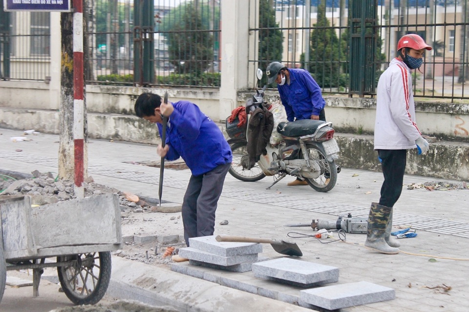Người lao động mưu sinh những ngày cuối năm - 3 Người lao động mưu sinh những ngày cuối năm - 3
