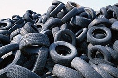 Kính nổi Chu Lai “bỏ rơi” gần 700 container lốp ô tô cũ