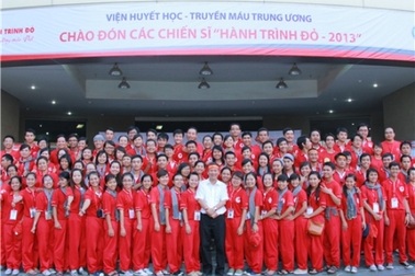 Khởi động hành trình vận động hiến máu xuyên Việt
