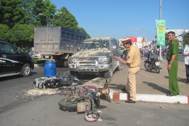 Chạy ngược chiều, ô tô tông chết người