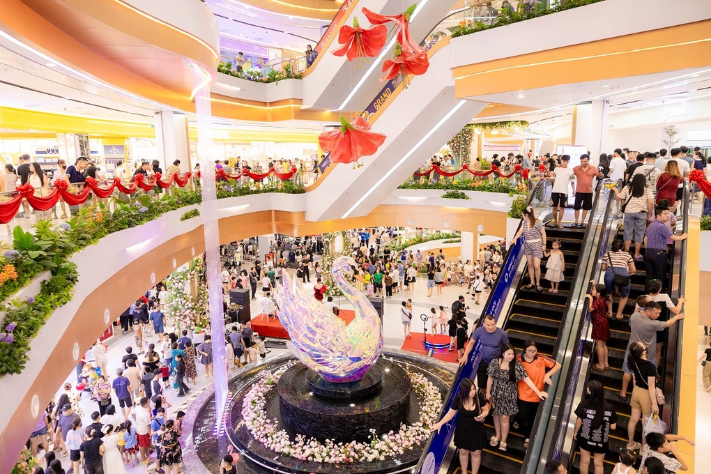 Vincom Retail은 APEA-5에서 Vincom Retail nhận giải “Thương hiệu truyền cảm hứng châu Á 2025” tại APEA - 5