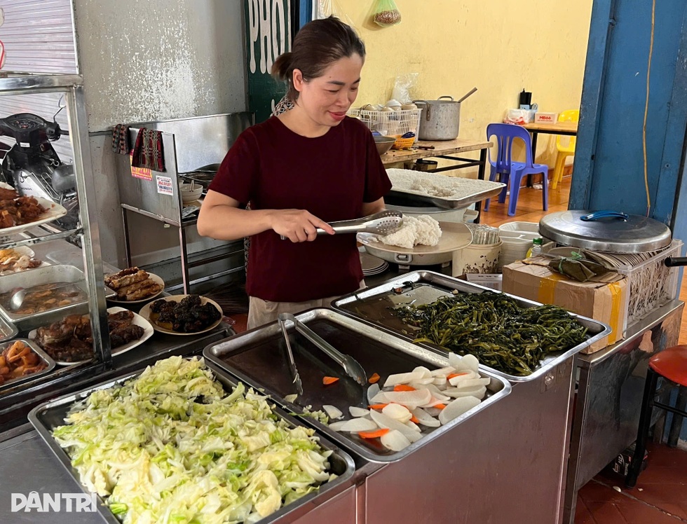 Gặp chủ quán cơm ở Hà Nội cưu mang bé trai bỏ nhà đi 27 ngày - 3 Gặp chủ quán cơm ở Hà Nội cưu mang bé trai bỏ nhà đi 27 ngày - 3