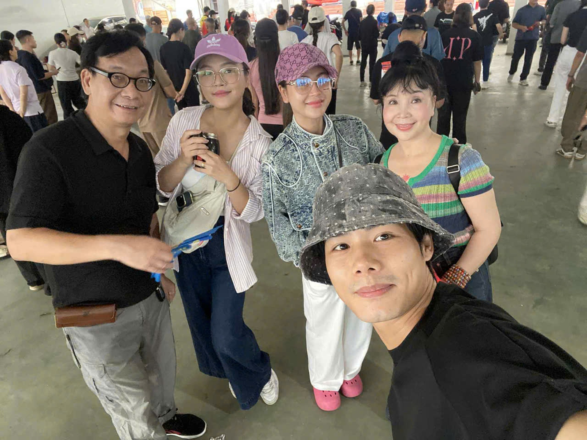 Thu Quỳnh, Lương Thu Trang cùng dàn sao gấp rút tập diễu binh, diễu hành - 2 Thu Quỳnh, Lương Thu Trang cùng dàn sao gấp rút tập diễu binh, diễu hành - 2