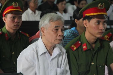 Vụ Chánh án tham ô tài sản: Hoãn phiên tòa vì vắng hơn 120 người liên quan