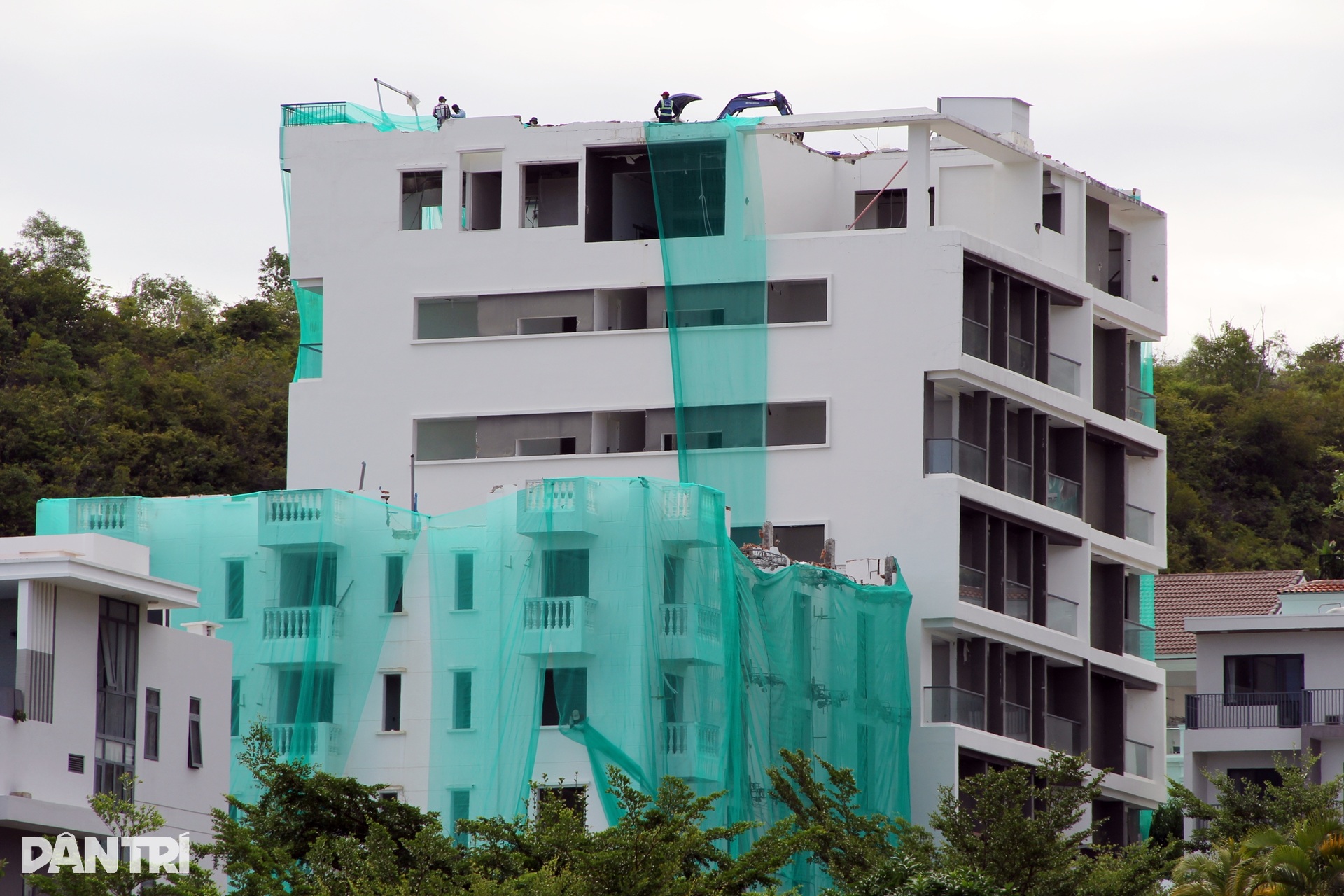 Xây vượt tầng, loạt biệt thự ở Nha Trang bị tháo dỡ - 4