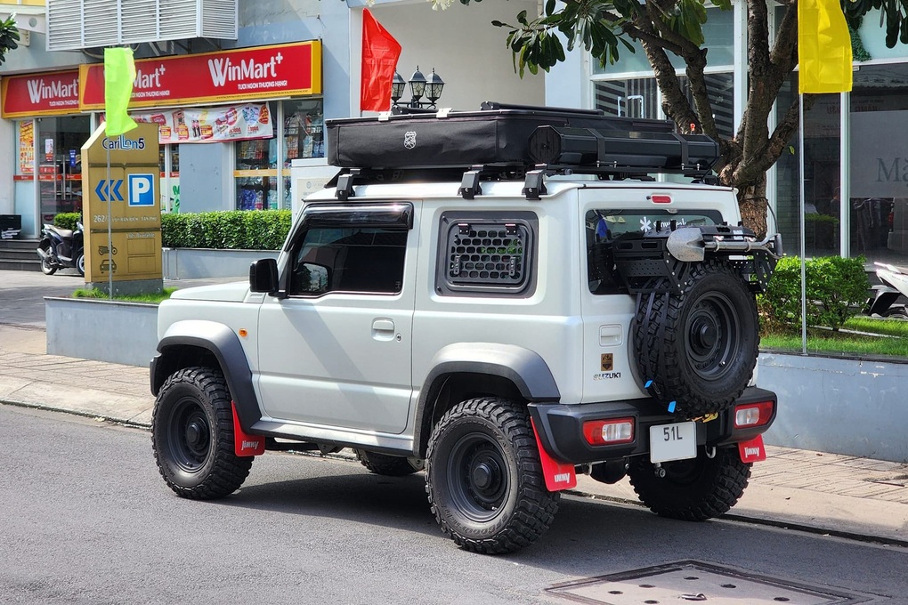 Hết hot, Suzuki Jimny có ưu đãi 50% lệ phí trước bạ tại đại lý - 2