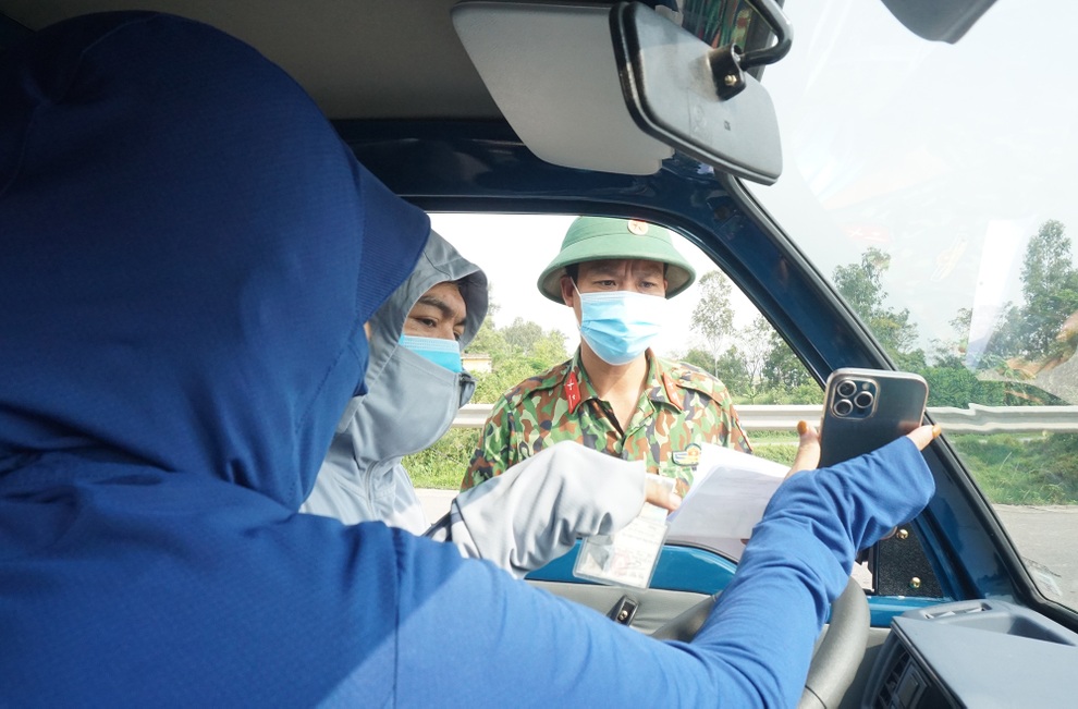 Lúng túng dân nghĩ không cần giấy đi đường, công an bảo phải có - 5 Lúng túng dân nghĩ không cần giấy đi đường, công an bảo phải có - 5