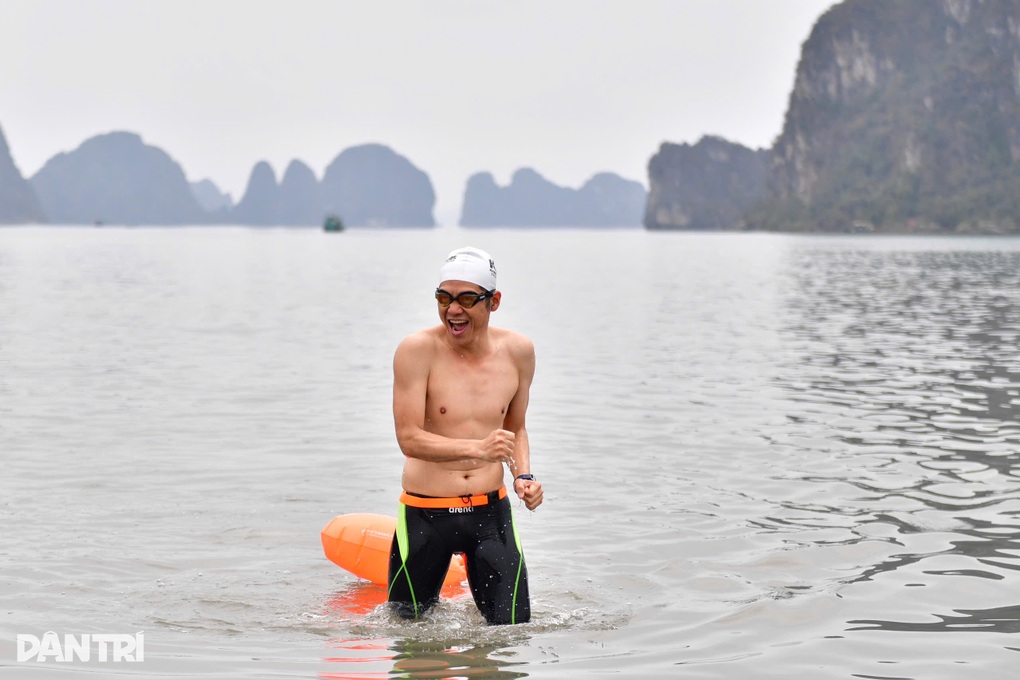 VĐV thích thú trải nghiệm Aqua Warriors Halong Bay 2025 trước giờ thi đấu - 1 VĐV thích thú trải nghiệm Aqua Warriors Halong Bay 2025 trước giờ thi đấu - 1