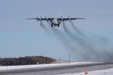 Máy bay hỏng động cơ giữa trời, 13 quân nhân Nga thoát chết thần kỳ