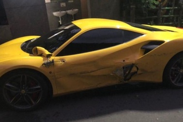Đâm hỏng 3 siêu xe Ferrari, chàng trai nghèo được quyên góp tiền để đền bù thiệt hại