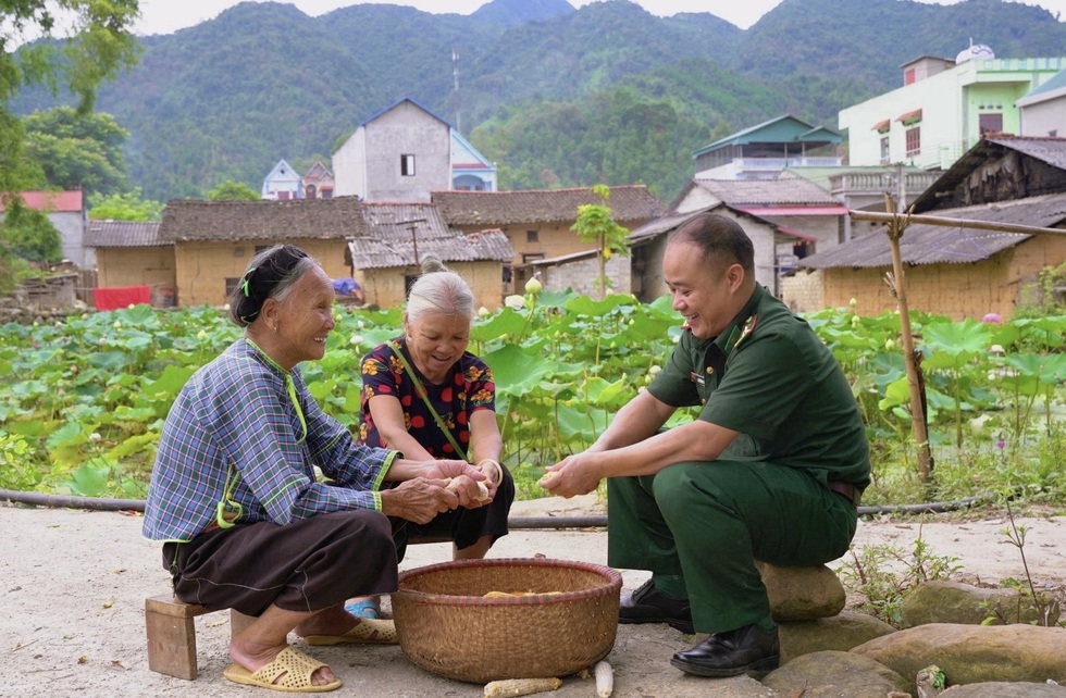 Người lính quân hàm xanh xây “cột mốc chữ” nơi đại ngàn biên giới - 6