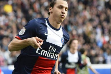 Ngả mũ trước “siêu phẩm” đánh gót của Ibrahimovic