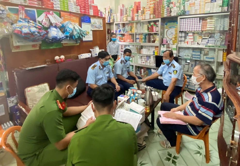Không niêm yết công khai giá, một nhà thuốc bị phạt hơn 16 triệu đồng - 1 Không niêm yết công khai giá, một nhà thuốc bị phạt hơn 16 triệu đồng - 1