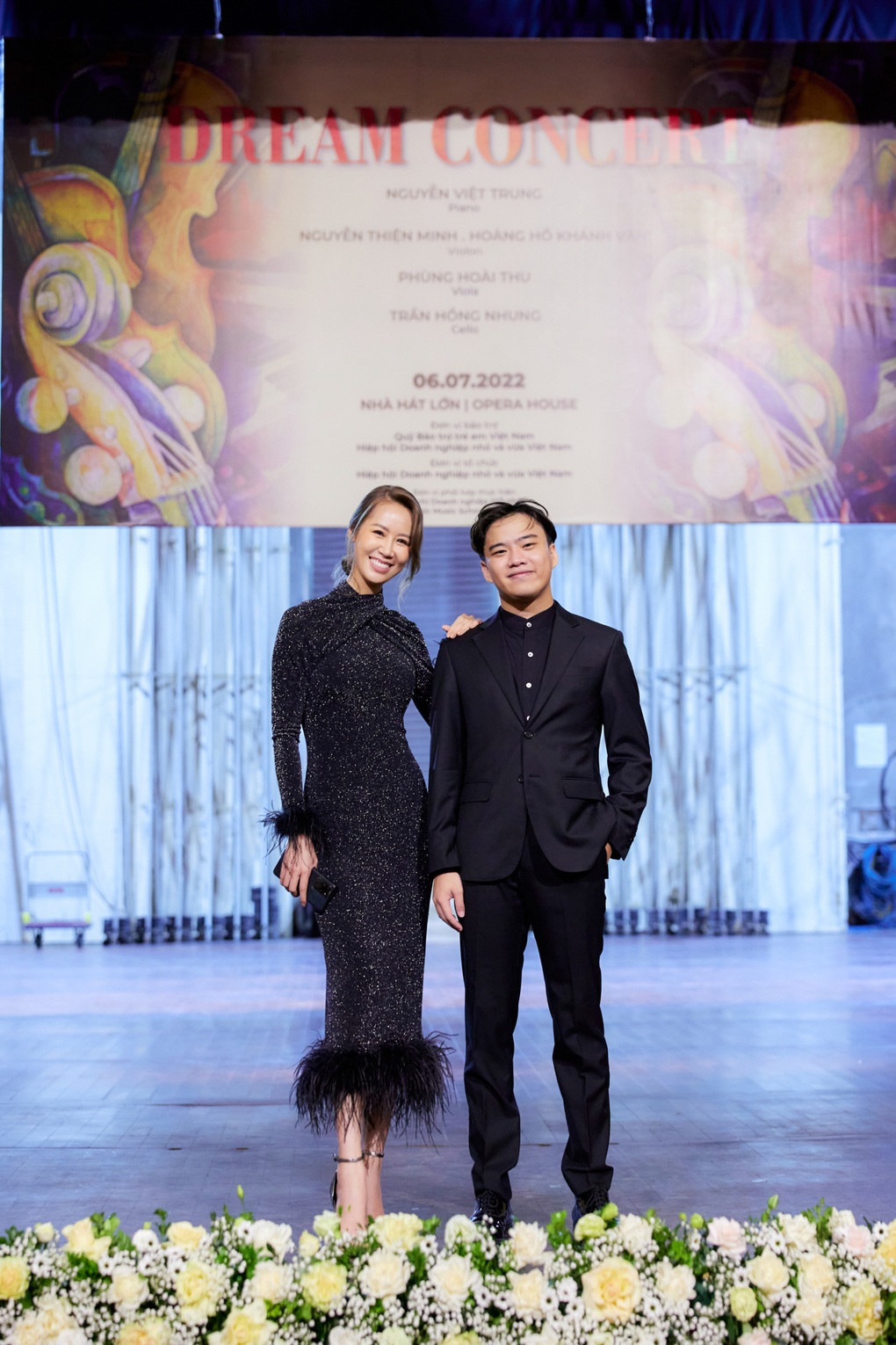 Hoa hậu Dương Thùy Linh ủng hộ thần đồng piano Nguyễn Việt Trung - 1 Hoa hậu Dương Thùy Linh ủng hộ thần đồng piano Nguyễn Việt Trung - 1