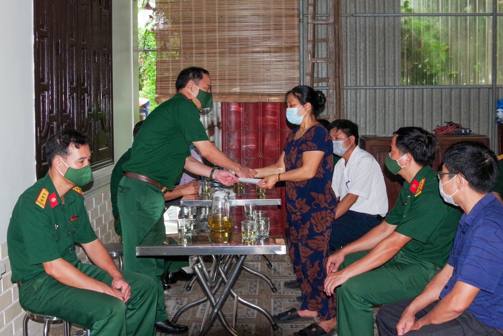 Điểm tựa vững chắc để thân nhân liệt sĩ Rào Trăng gượng dậy sau nỗi đau - 1 Điểm tựa vững chắc để thân nhân liệt sĩ Rào Trăng gượng dậy sau nỗi đau - 1