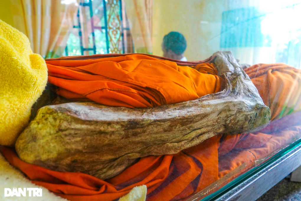 Kỳ lạ thi thể nhà sư ở An Giang mất 8 năm vẫn không bị phân hủy - 4 Kỳ lạ thi thể nhà sư ở An Giang mất 8 năm vẫn không bị phân hủy - 4
