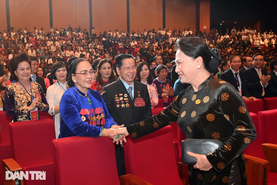 Lễ tuyên dương Những gương sáng thầm lặng vì cộng đồng - 11 Lễ tuyên dương Những gương sáng thầm lặng vì cộng đồng - 11