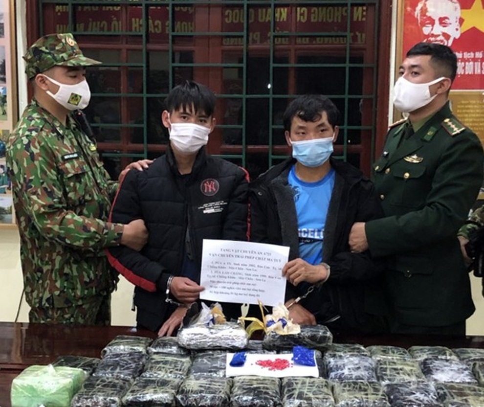 Thưởng nóng lực lượng bộ đội biên phòng phá 2 vụ án khủng trong 15 giờ - 1 Thưởng nóng lực lượng bộ đội biên phòng phá 2 vụ án khủng trong 15 giờ - 1